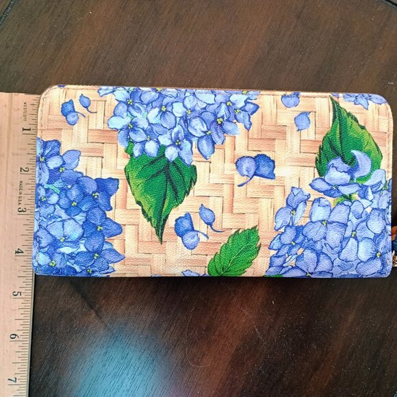 💜🎄BNWT DOONEY BOURKE HYDRANGEA FLOWER ZIPPER WALLET OR WRISTLET - Picture 2 of 6